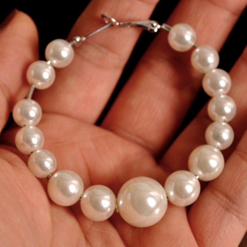 Today only $6 ❤️ new Simulated Pearl hoop earrings - Picture 3 of 8